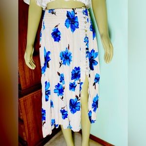 Lulu’s Blue And Cream Floral Midi Skirt
